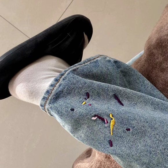 Embroidered jeans lady